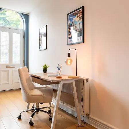 3-bedroom Lower Ground Flat In Town Centre *