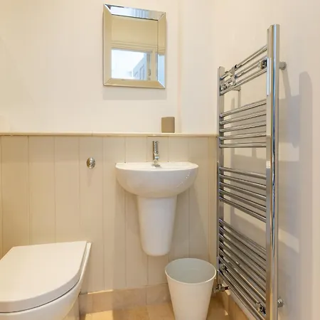 شقة 3-bedroom Lower Ground Flat In Town Centre ناريسبورو