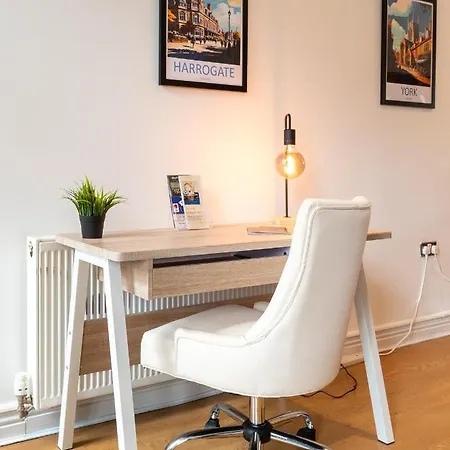 Apartment 3-bedroom Lower Ground Flat In Town Centre Knaresborough